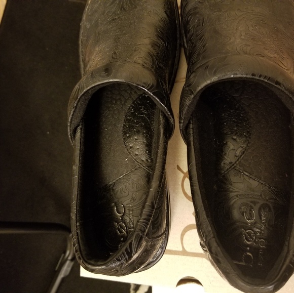 Shoes - Picture 3 of 7